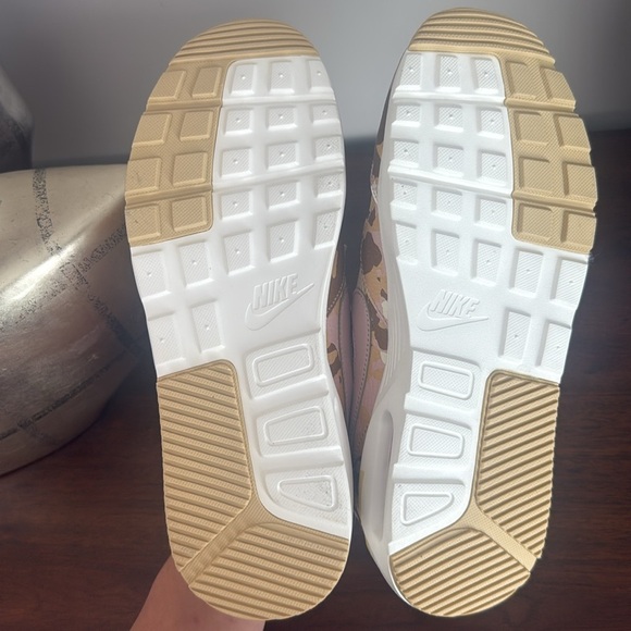 NEW Nike Air Max SC US 8.5 Women's Beige and Pink Camo Sneakers - Picture 6 of 7